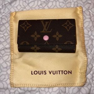 Louis Vuitton 6 key holder